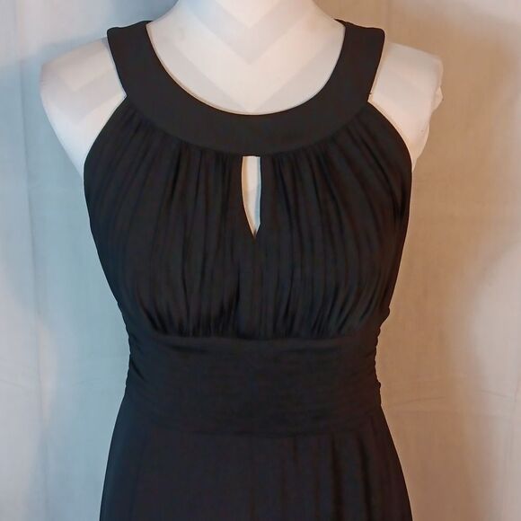 Sangria Elegant Black Sleeveless Dress - Picture 2 of 9